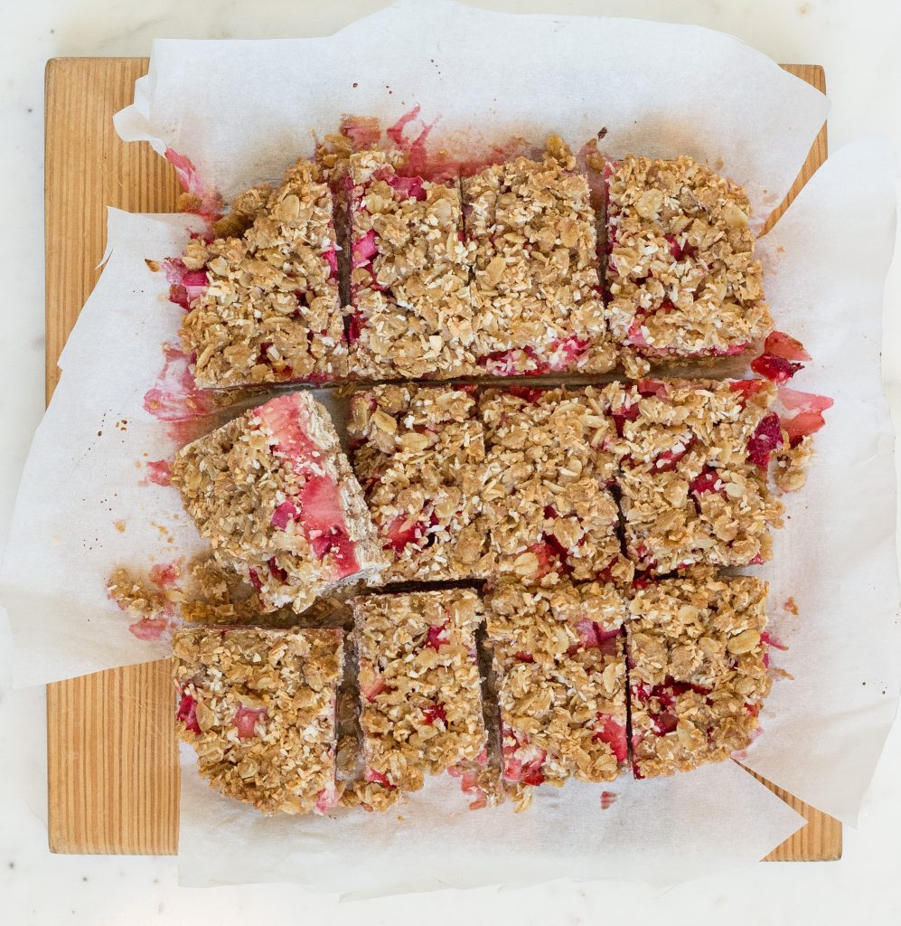 Strawberry Rhubarb Crumble Bars