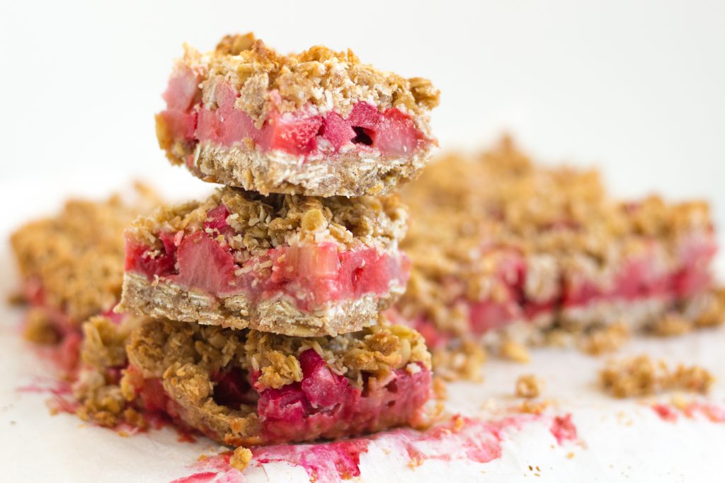 Strawberry Rhubarb Crumble Bars